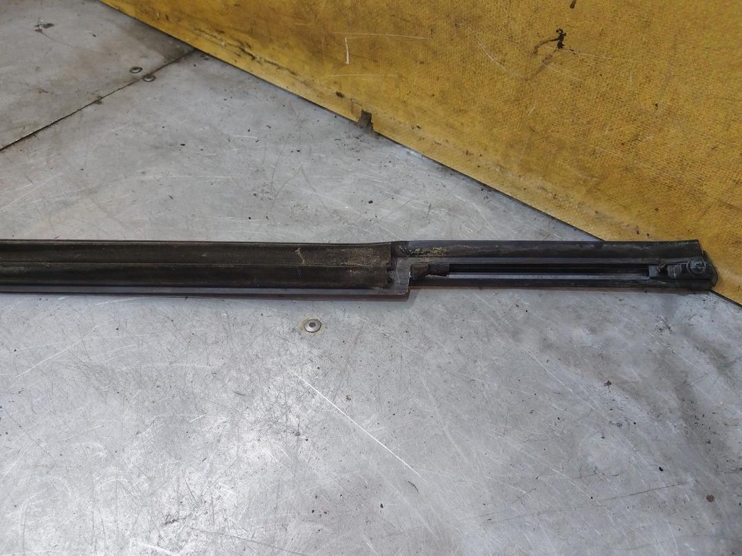 Уплотнитель стекла двери (бархотка) H1ICZU Kia Sorento купить с доставкой