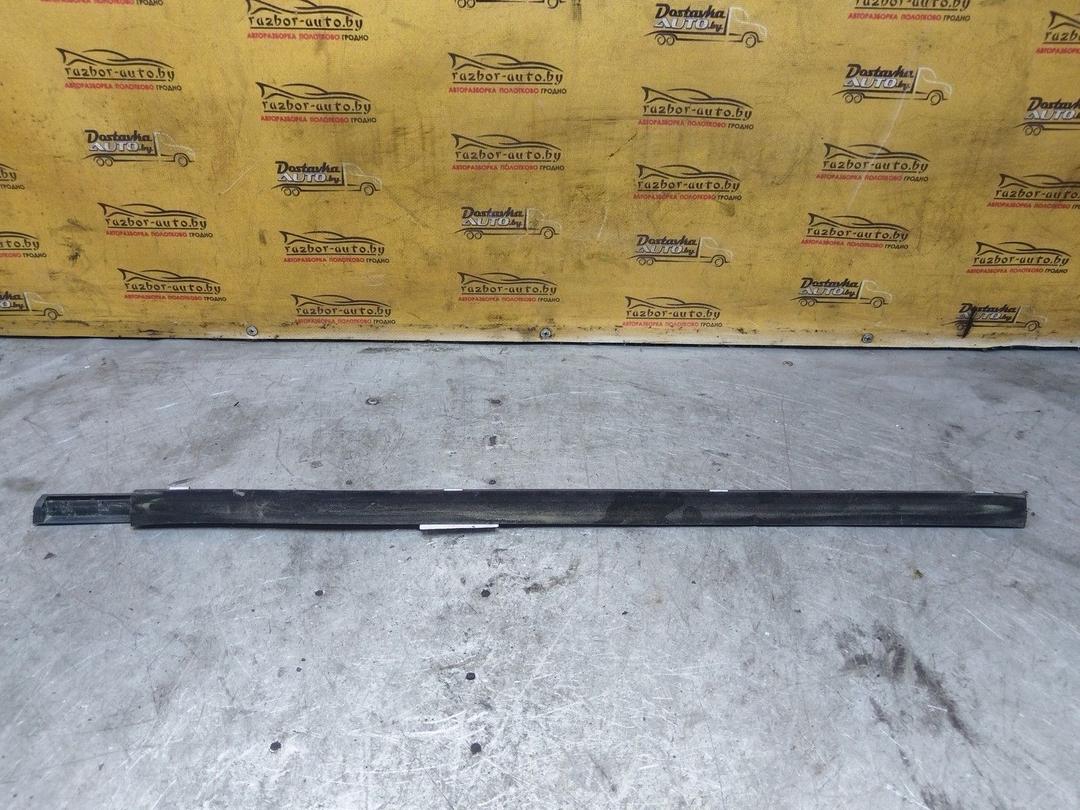 Молдинг стекла двери передней правой наружный 8XQV54 Mercedes C W202 купить с доставкой