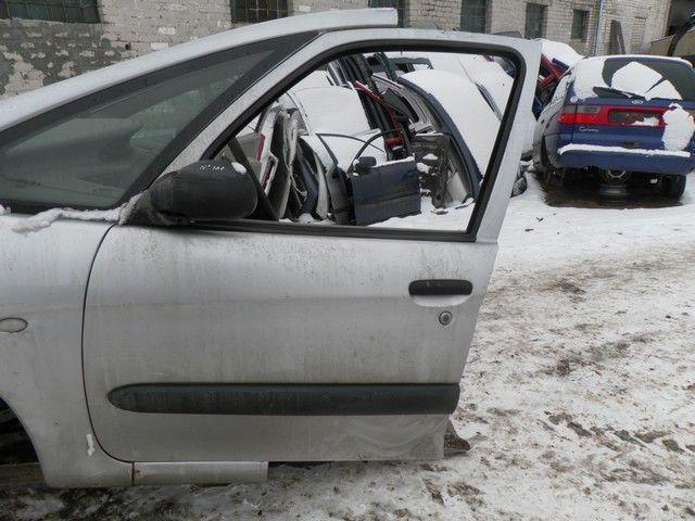 Стекло двери передней левой M0YCE0 Citroen Xsara Picasso