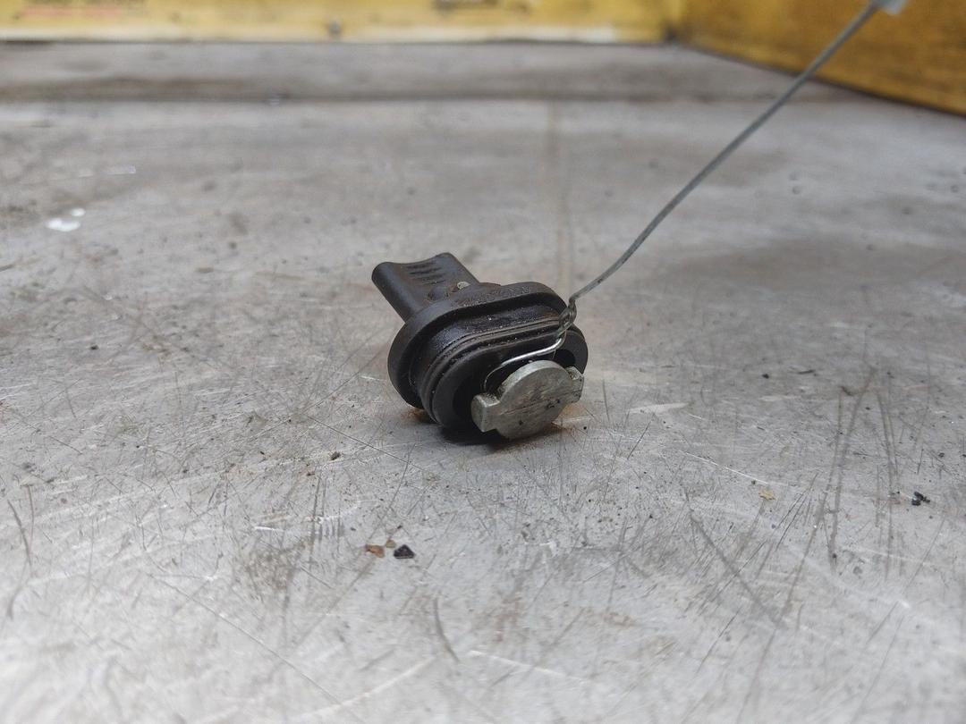 Скоба (кронштейн) крепления форсунки F4LVXA Hyundai Trajet - Фото 1