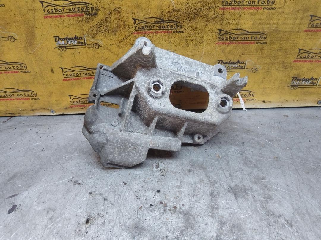 Кронштейн КПП 3M2Q14 Nissan Micra