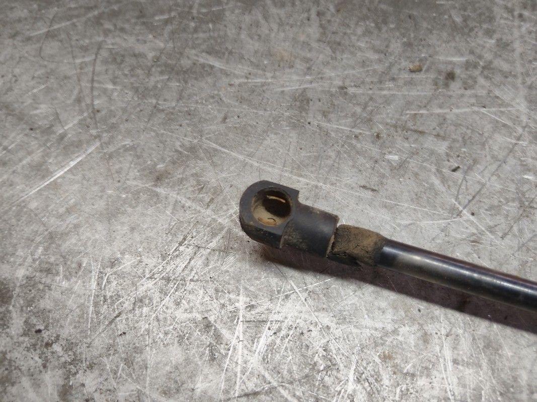 Амортизатор крышки багажника (3-5 двери) 0REKJ8 Audi A4 купить с доставкой