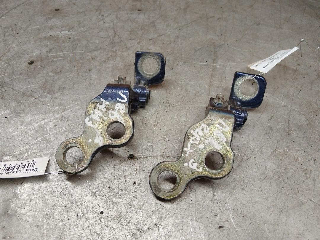 Петля двери задней левой I8IQR7 Ford Focus