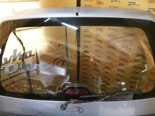 Стекло заднее 9R296Q Kia Carnival купить на авторазборке