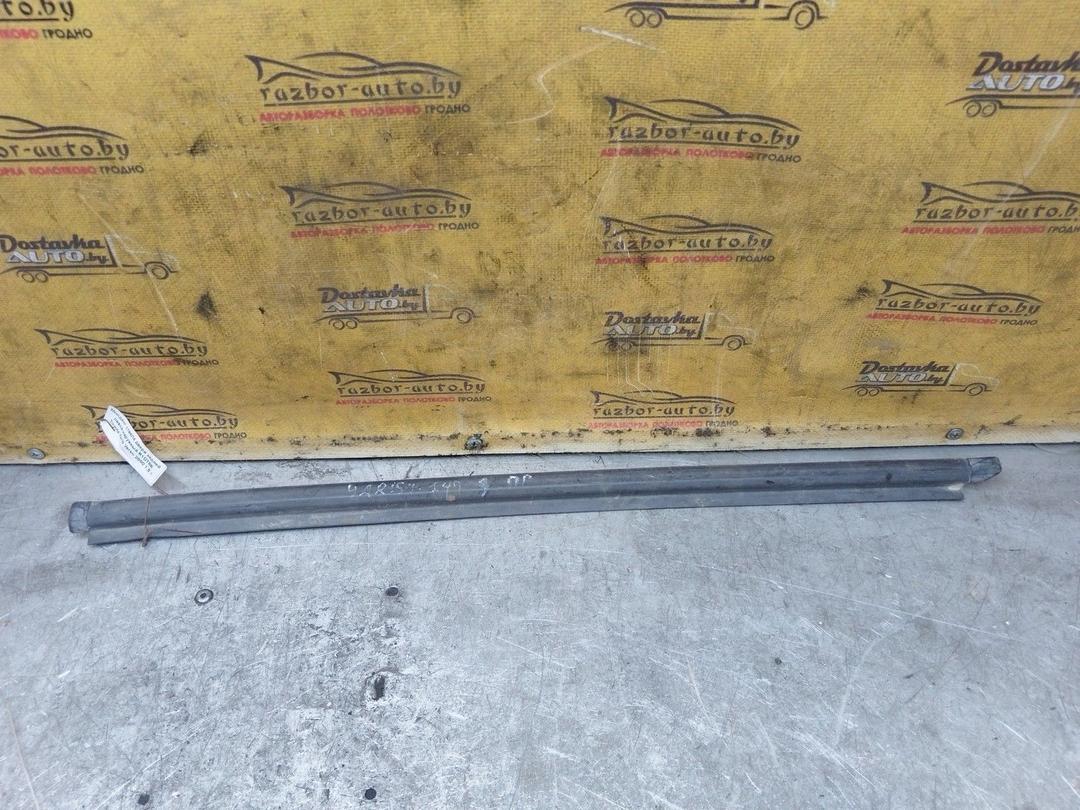 Молдинг стекла двери задней левой наружный R1DT8E Toyota Yaris Verso