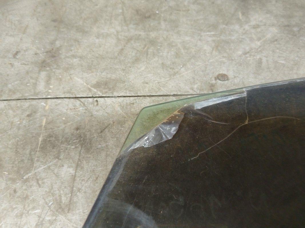 Стекло двери задней левой D3N1LS Audi 100 купить в магазине запчастей бу