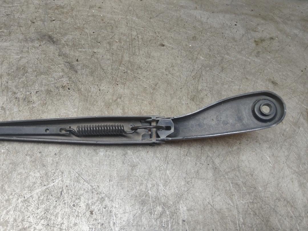 Щеткодержатель (поводок стеклоочистителя, дворник) G8NJ7C Volvo S40 купить на авторазборке