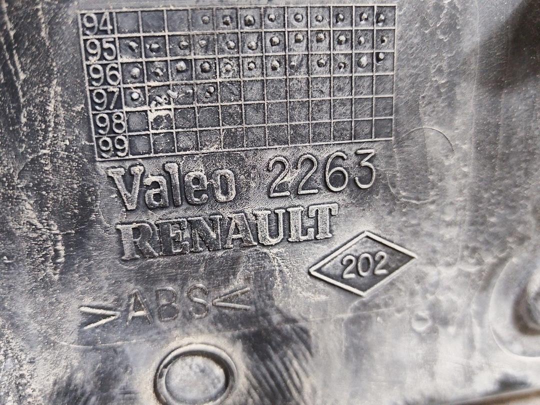 Накладка подсветки номера LF14ER Renault Scenic купить на авторазборке