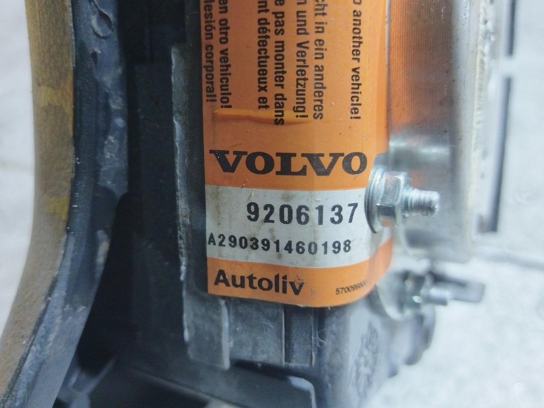 Подушка безопасности водителя 8UDG04 Volvo V70 купить с доставкой