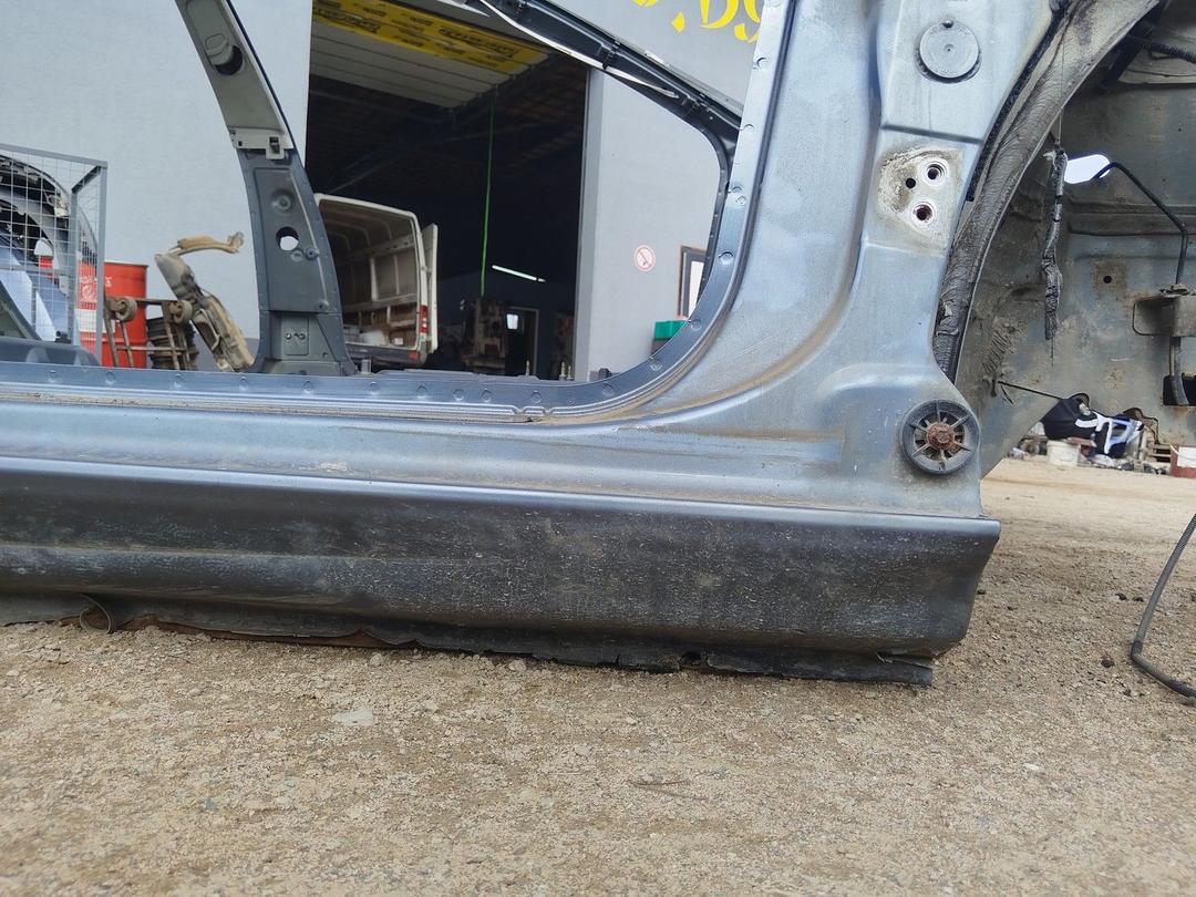 Стойка кузовная передняя правая E2XFUQ Peugeot 407 купить с доставкой. Огромный выбор запчастей и марок авто. У нас есть практически все.