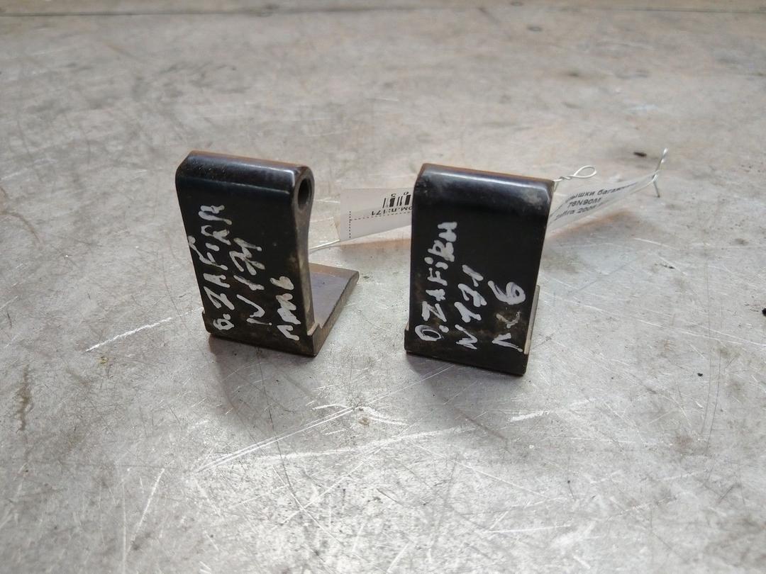 Петля крышки багажника 76N90M Opel Zafira