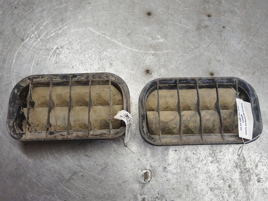 Решетка вентиляции кузова 5D64Z3 Audi 100