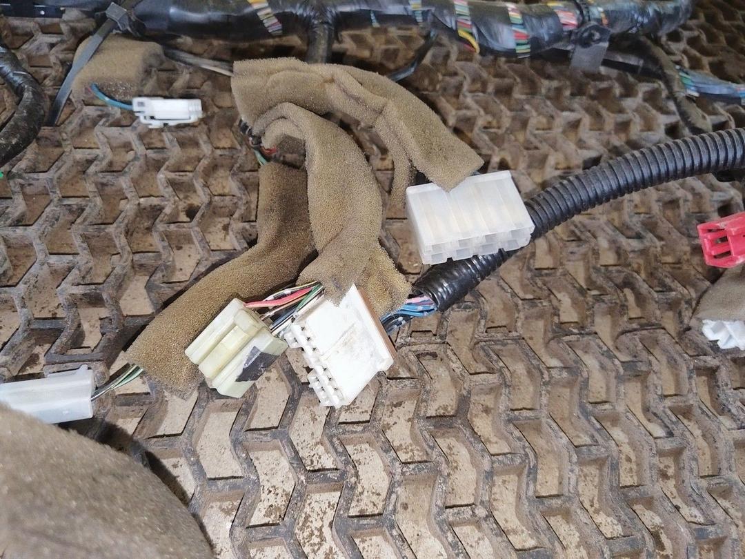 Проводка салона HUC767 Mitsubishi Carisma undefined