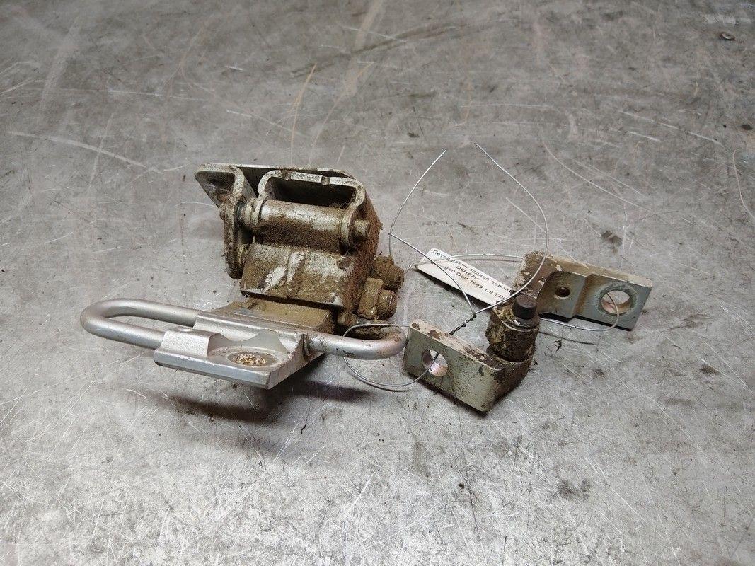 Петля двери задней левой Q6HF7V Volkswagen Golf купить