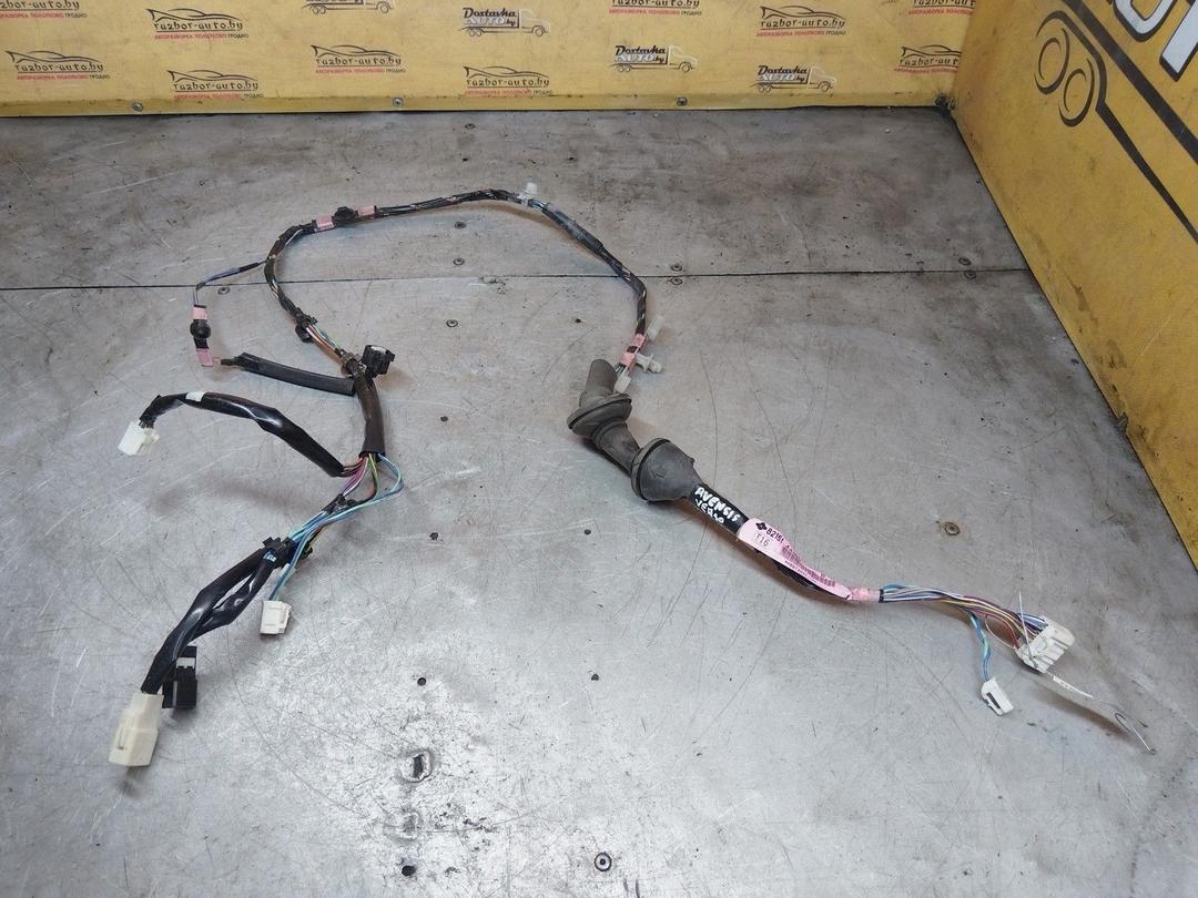 Проводка двери передней правой J2A2CR Toyota Avensis Verso
