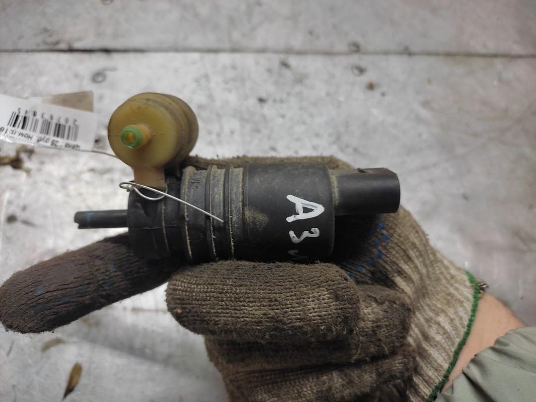 Насос (моторчик) омывателя стекла P1T0AC Audi A3 - Фото 3