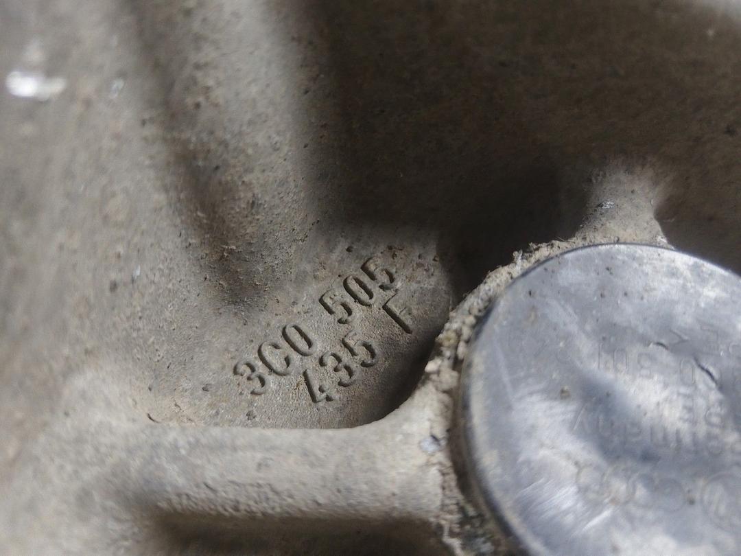 Кулак задний левый 3U95P3 Volkswagen Passat купить в магазине запчастей бу