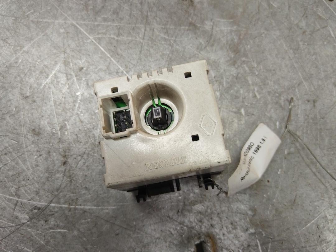 Часы KD098O Renault Scenic купить