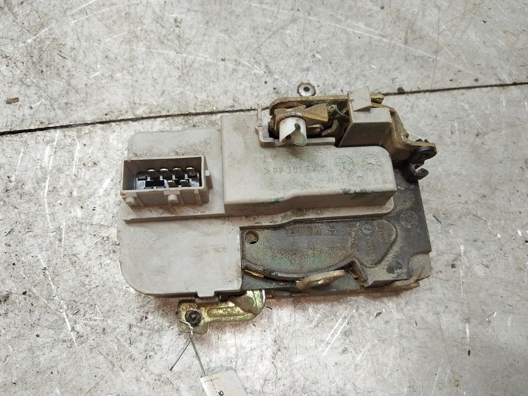 Замок двери передней правой B5Y7DS Peugeot 306 купить