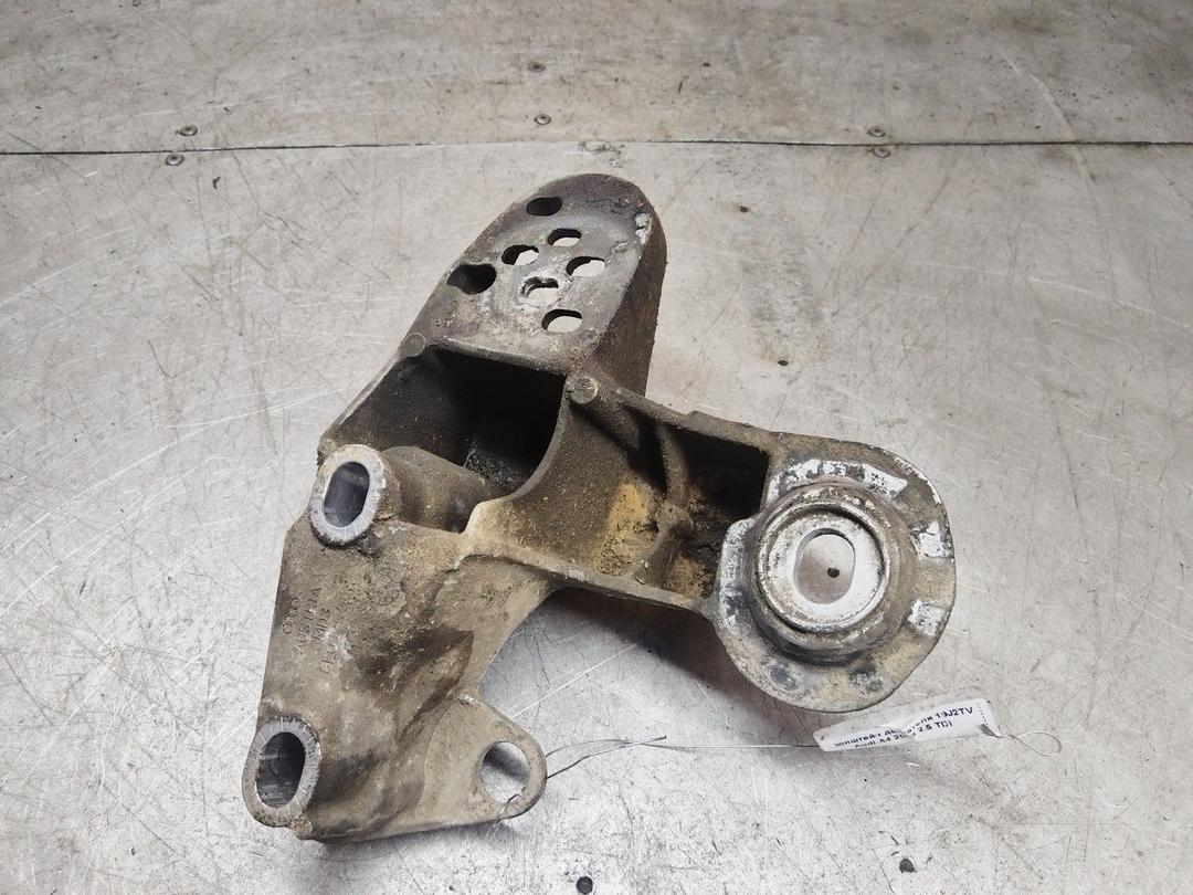 Кронштейн двигателя 19J2TV Audi A4 - Фото 1