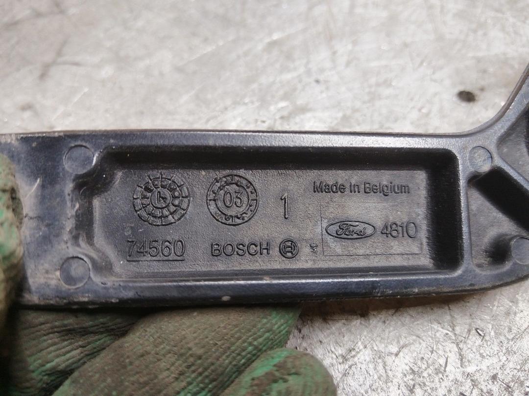 Щеткодержатель (поводок стеклоочистителя, дворник) 64TDC9 Ford C-Max купить в магазине запчастей бу