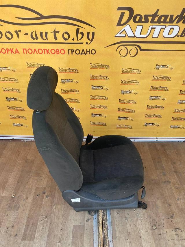 Сиденье переднее правое 95Y8AD Ford Focus