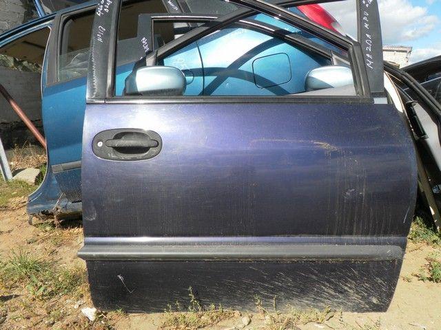 Стекло двери передней правой 65VS1F Chrysler Voyager