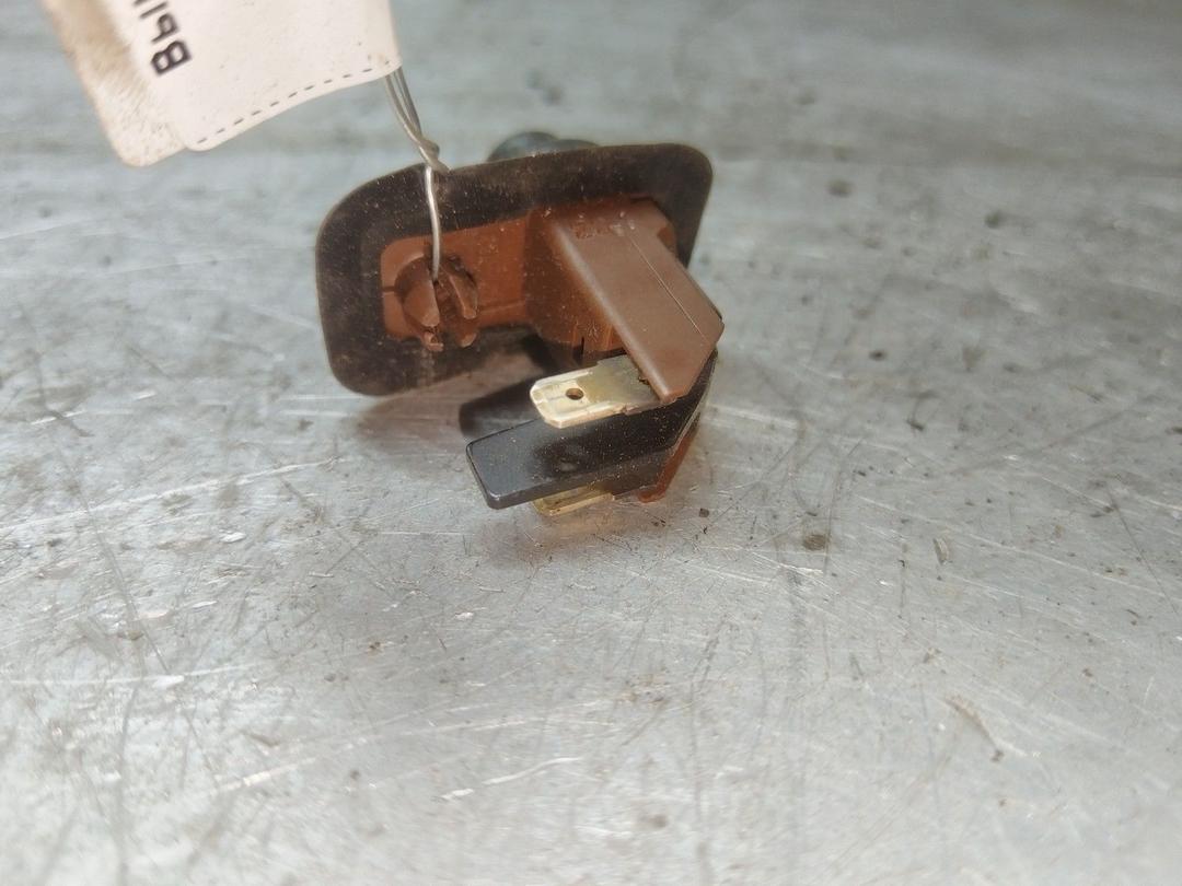 Выключатель концевой (концевик) SBX5YE Volvo V40 купить