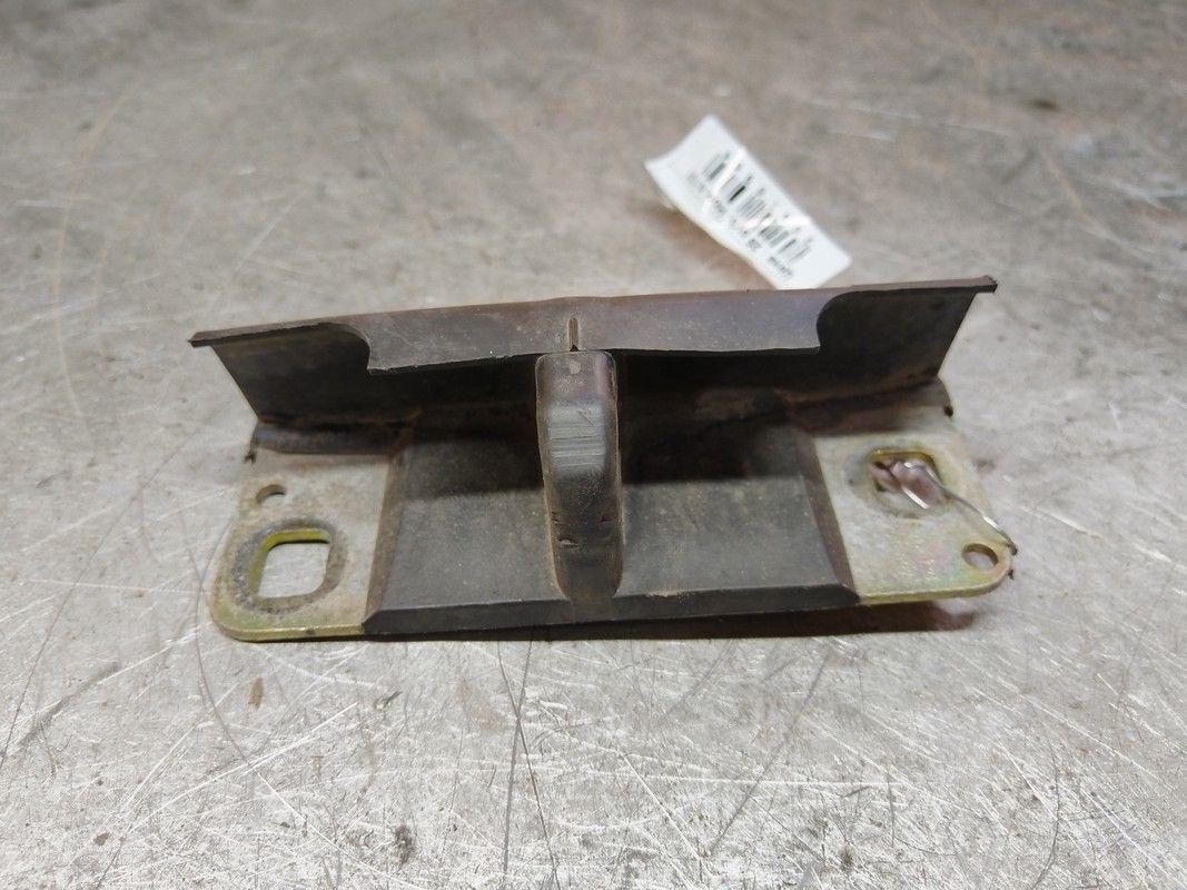 Ответная часть замка багажника 1O6VZV Audi A3