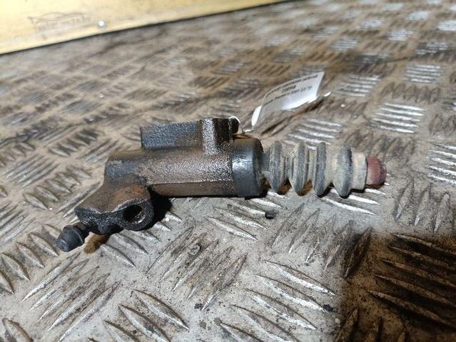 Цилиндр сцепления рабочий Z2E3N9 Mazda Premacy купить в магазине запчастей бу