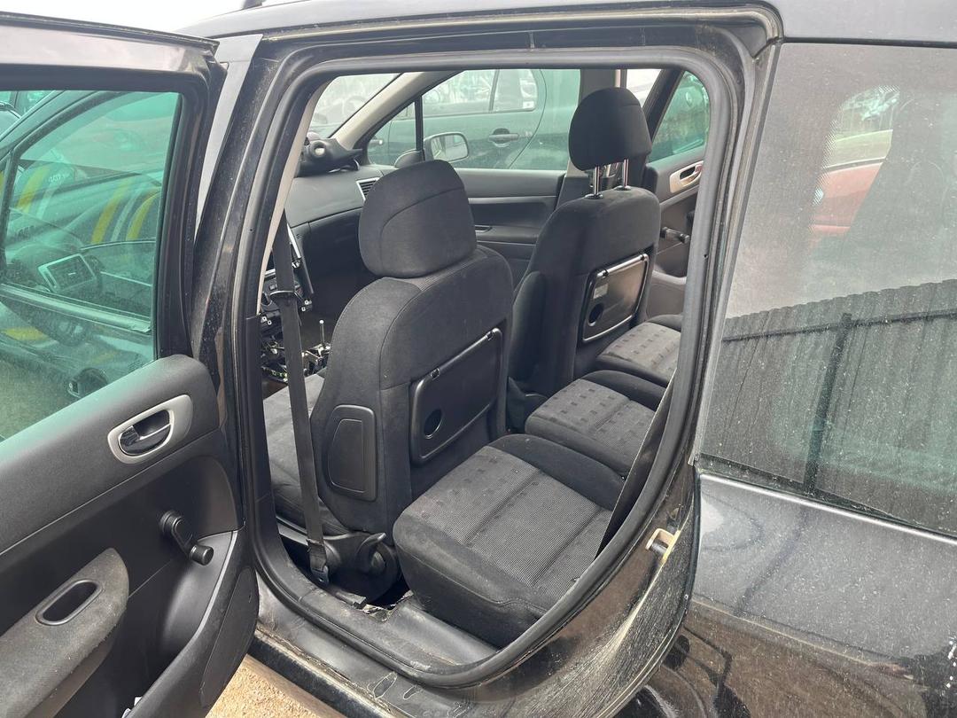 Уплотнитель двери задней левой 4R865R Peugeot 307