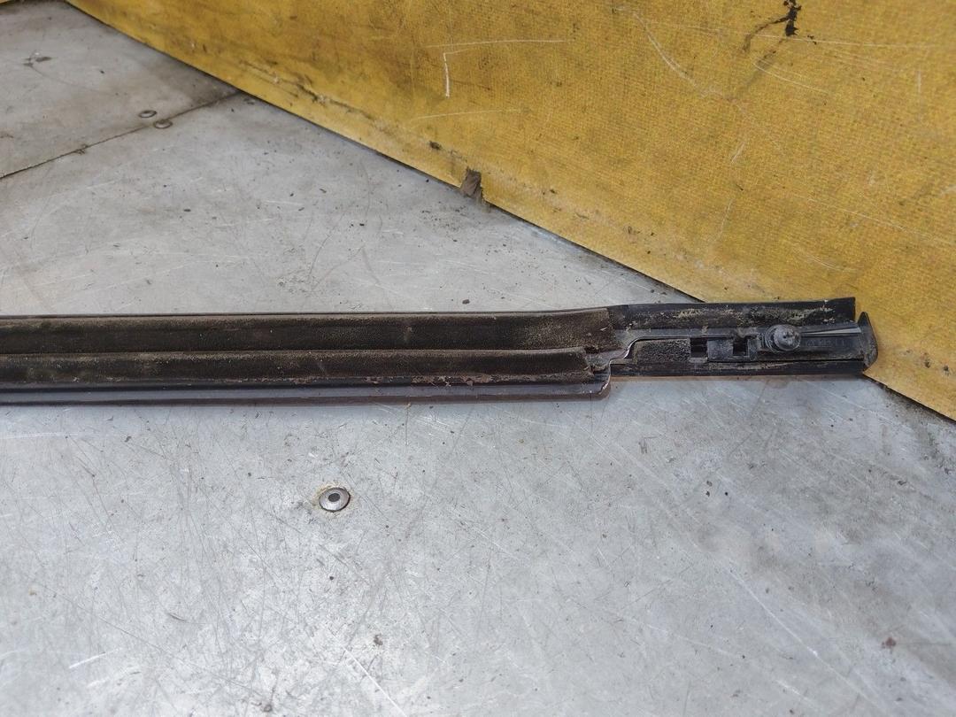 Уплотнитель стекла двери (бархотка) 9G3OJM Kia Sorento купить с доставкой