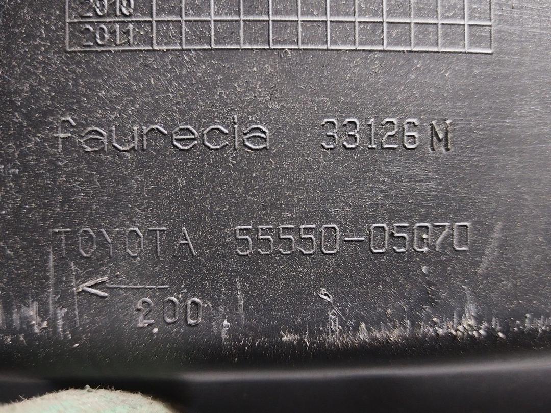 Бардачок U10W91 Toyota Avensis купить на авторазборке