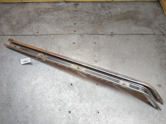 Направляющая сдвижной двери N1RH1M Volkswagen Caddy купить