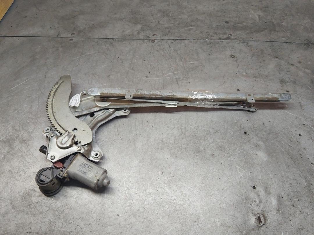 Стеклоподъемник электрический задний правый FXYXZ8 Toyota Avensis Verso