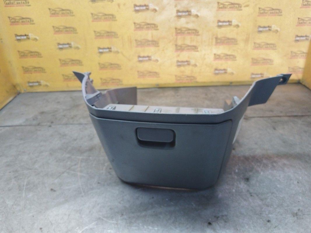 Бардачок 5ZW0VD Toyota Avensis Verso