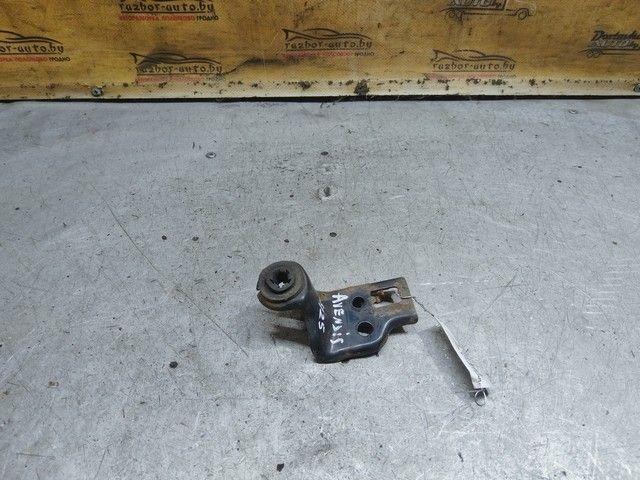 Кронштейн радиатора RRXI0W Toyota Avensis