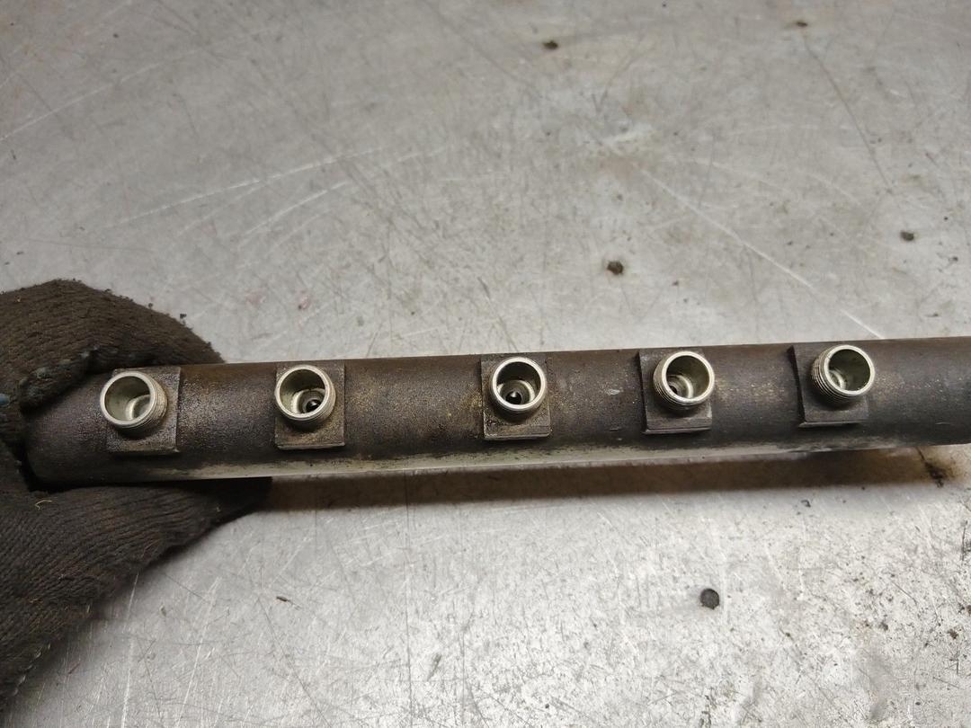 Топливная рампа XXEU3Y Alfa Romeo 147 купить в магазине запчастей бу