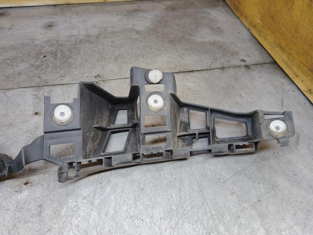 Кронштейн крепления бампера заднего 68UN8U Opel Astra купить на авторазборке