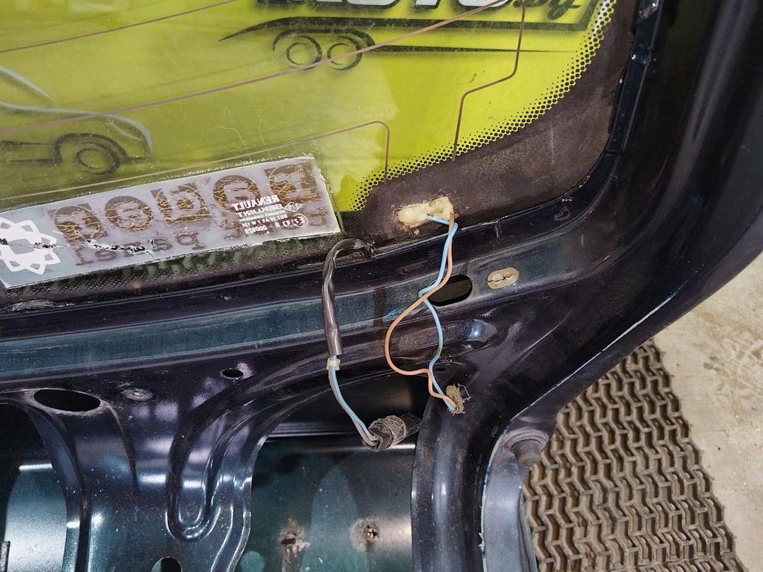 Крышка багажника (дверь 3-5) IDV0X2 Renault Safrane undefined