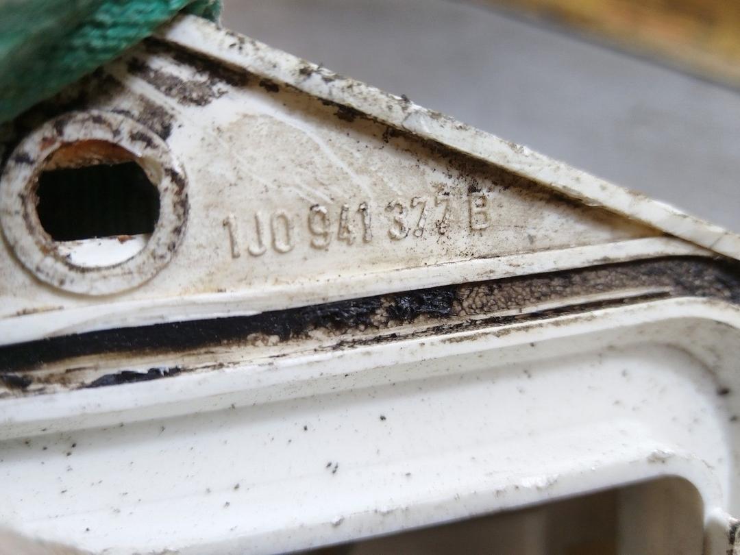 Крышка блока предохранителей 3XVS58 Seat Toledo купить с доставкой