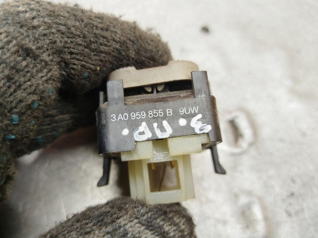 Кнопка стеклоподъемника заднего правого S5EWYU Volkswagen Passat купить с доставкой