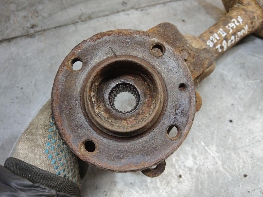 Кулак поворотный левый VVRFCK Audi 80 купить