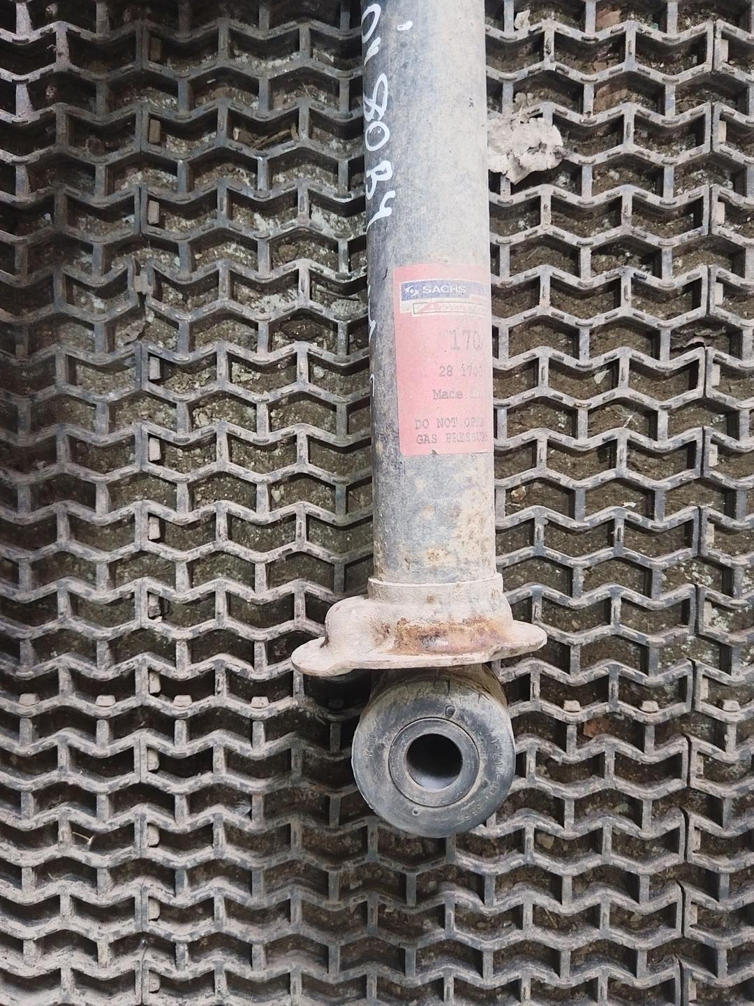 Амортизатор задний левый ZH9HSL Audi 80 купить с доставкой