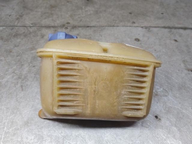 Бачок расширительный 4KCQ3Z Volkswagen Jetta купить