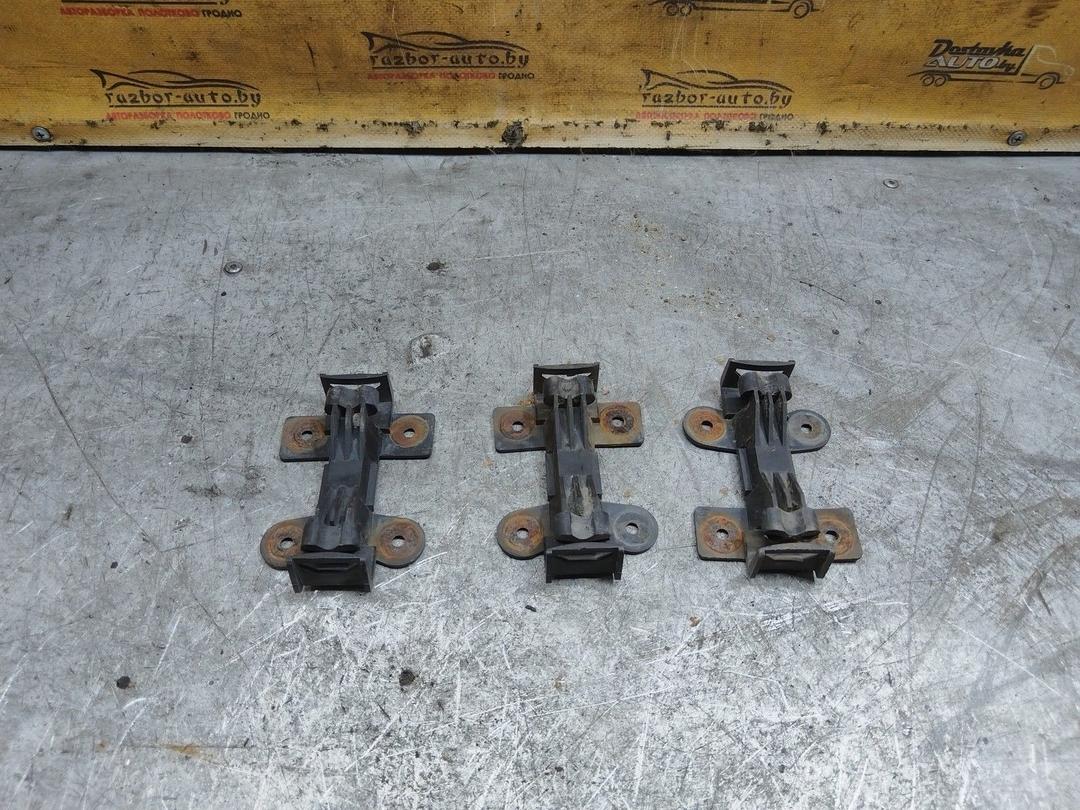 Кронштейн крепления бампера 0M88I1 Audi 100