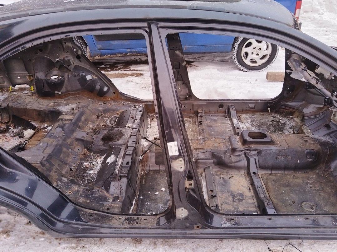 Стойка кузовная центральная правая 4X8TXS Mitsubishi Carisma купить