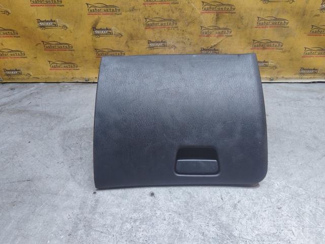 Бардачок Y2W559 Mitsubishi Carisma