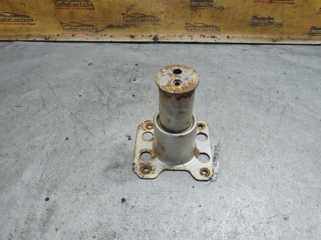 Клык бампера передний правый 7A6QO7 Citroen C5