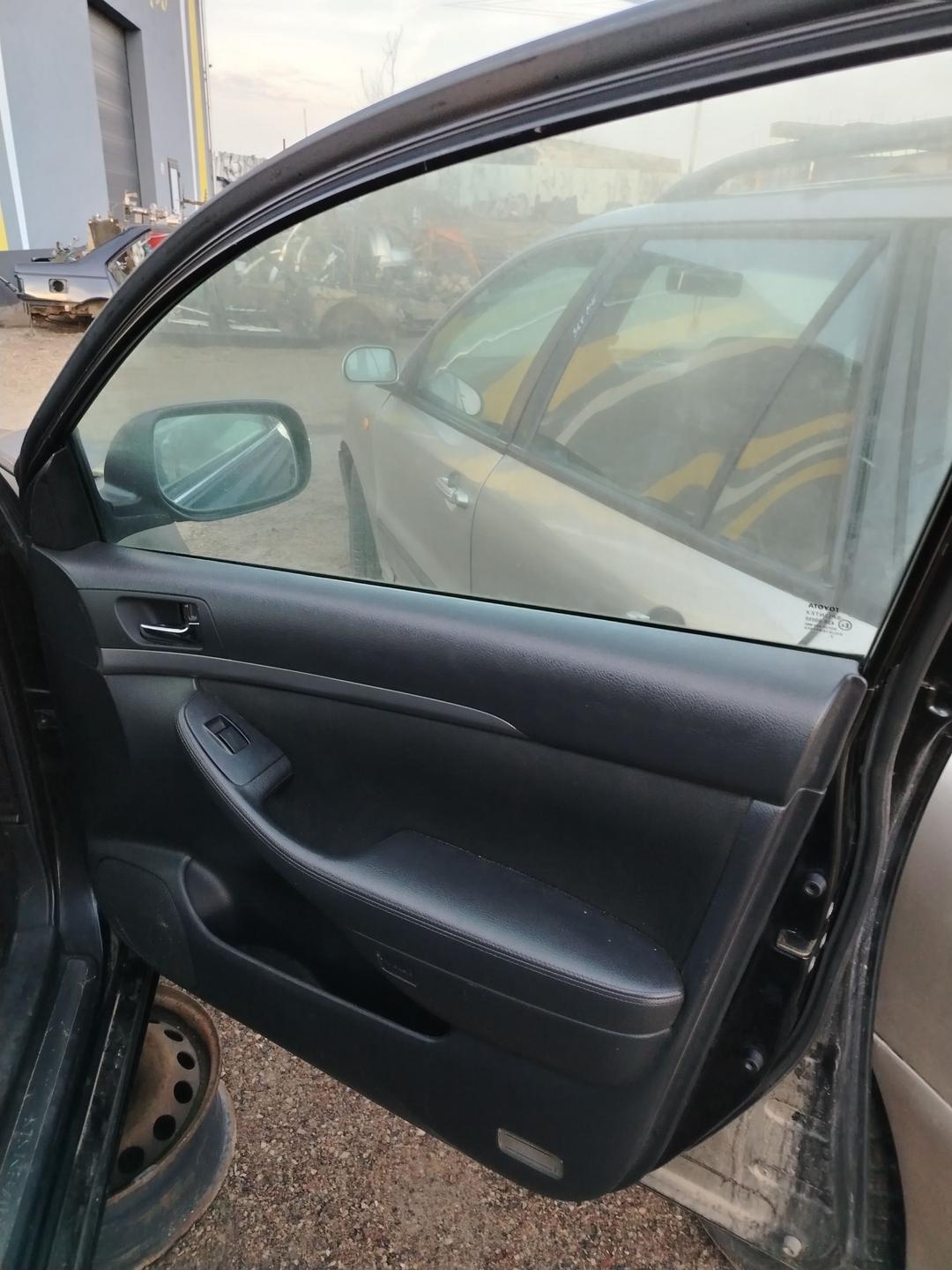 Петля двери передней правой 1ZWD51 Toyota Avensis